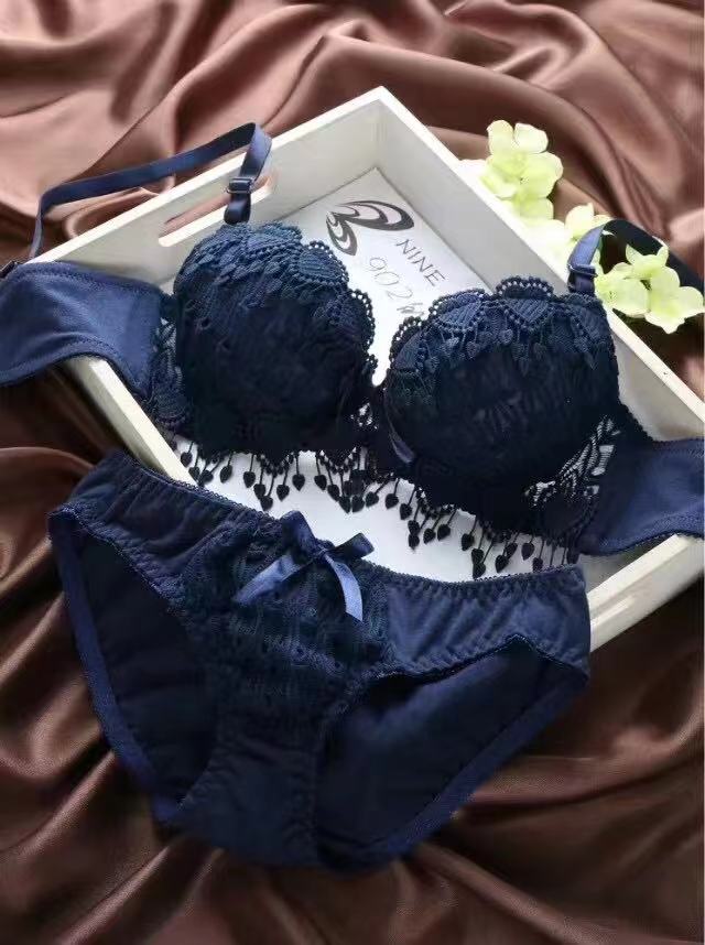 Vougez - Floral Embroidery Bella Padded Bra and Panty Set